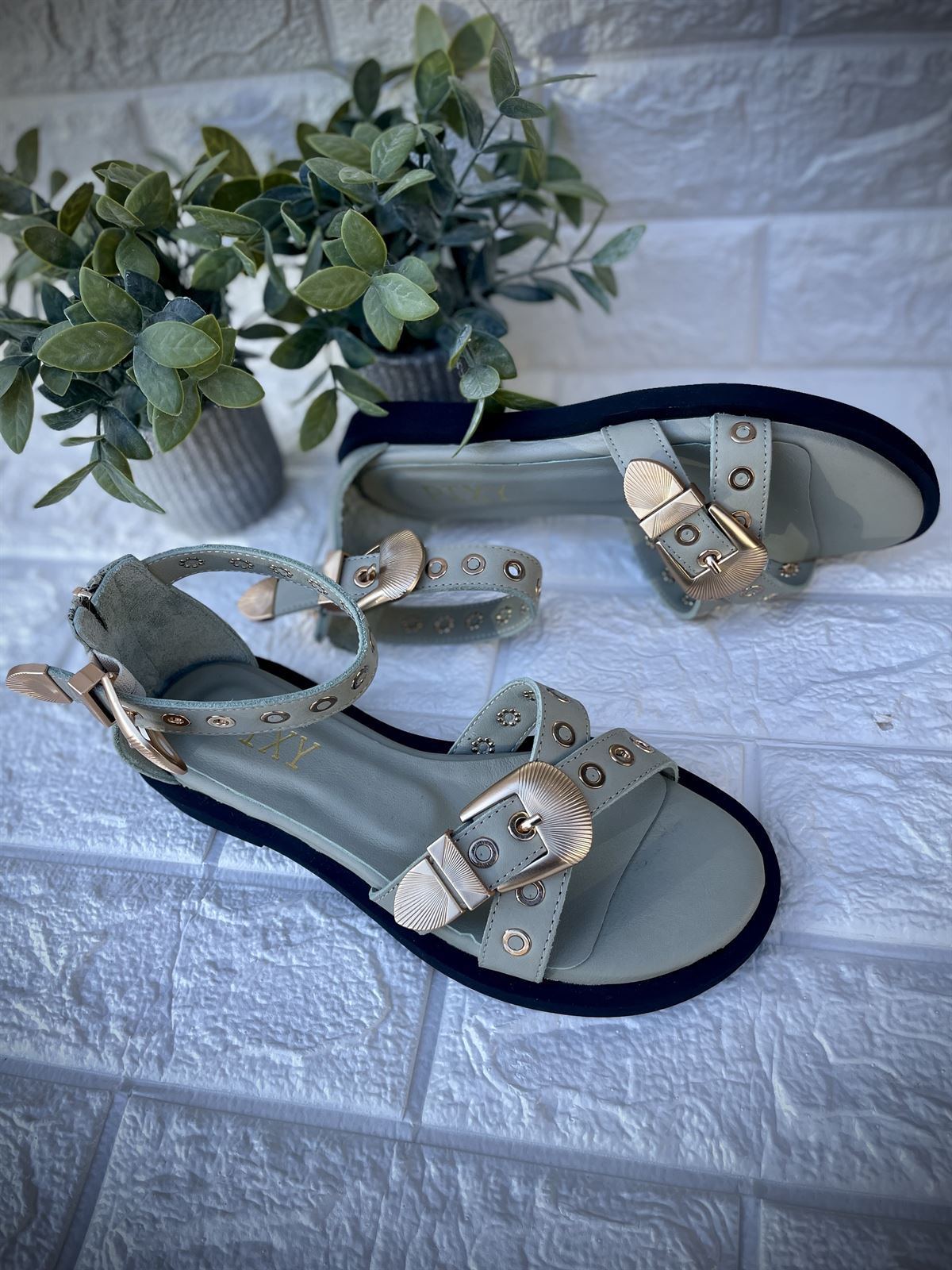Sandalias PIXY hebillas y tachas color menta - Imagen 2