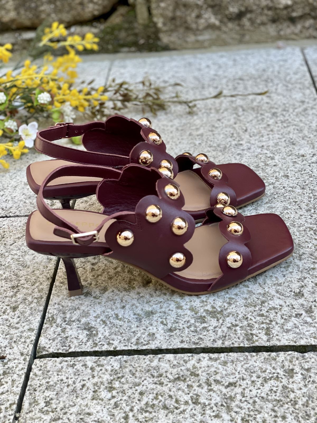 SANDALIAS TACÓN PIEL TACHAS KAKUMA REF: 78747- BURDEOS - Imagen 1