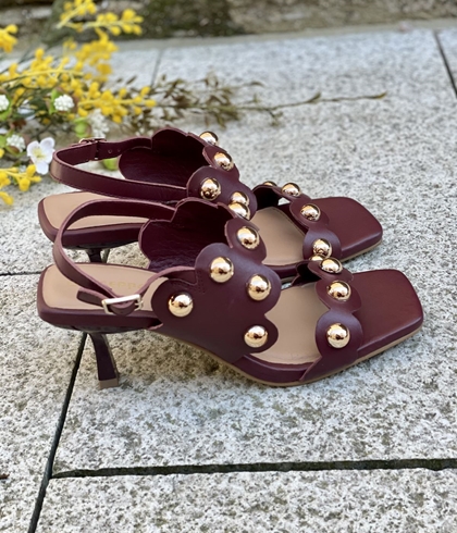 SANDALIAS TACÓN PIEL TACHAS KAKUMA REF: 78747- BURDEOS - Imagen 1