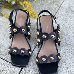 SANDALIAS TACÓN PIEL TACHAS KAKUMA REF: 78747- NEGRA - Imagen 1