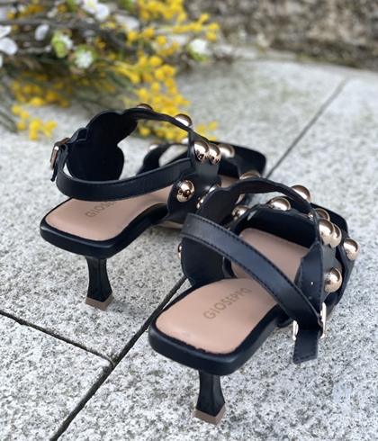 SANDALIAS TACÓN PIEL TACHAS KAKUMA REF: 78747- NEGRA - Imagen 2