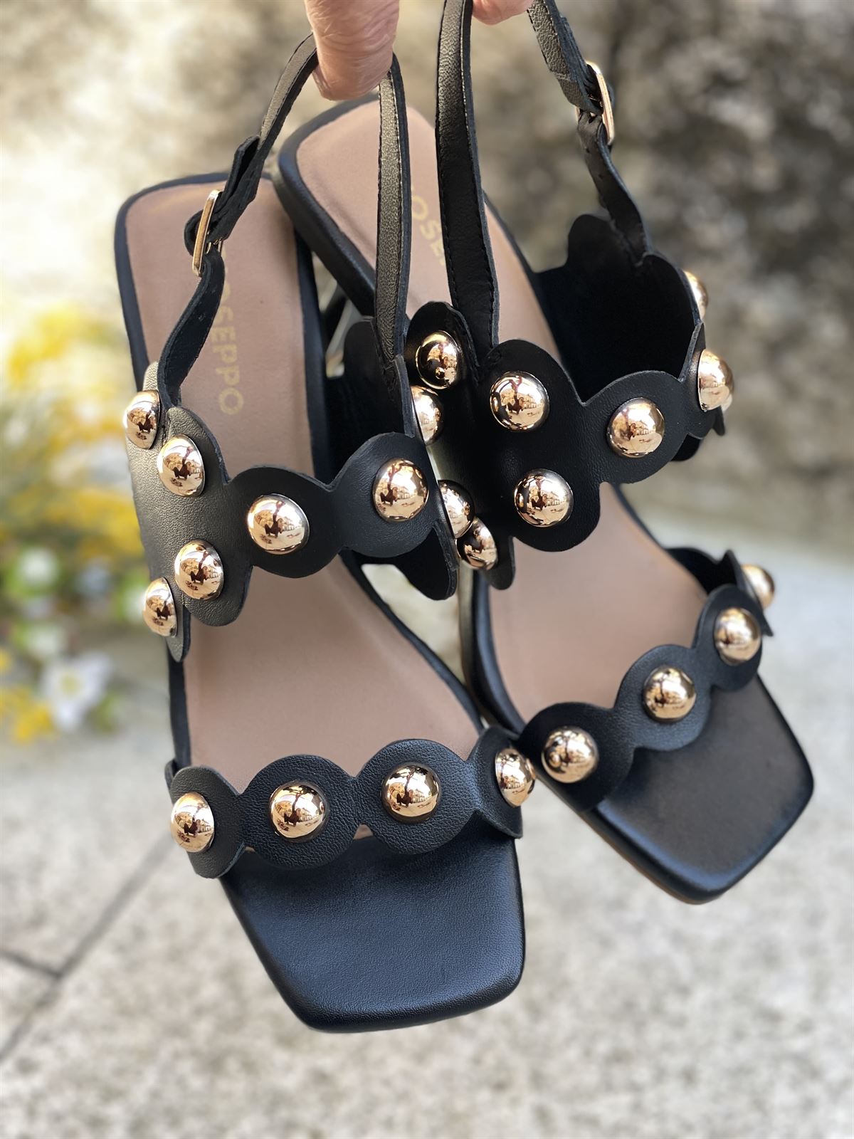 SANDALIAS TACÓN PIEL TACHAS KAKUMA REF: 78747- NEGRA - Imagen 6