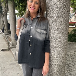 Sobre camisa Rinascimento vaquera gris/negro - Imagen 2