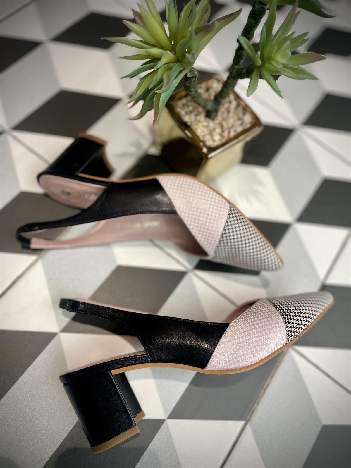 Stiletto Angari destalonado vichy rosas y negro - Imagen 1