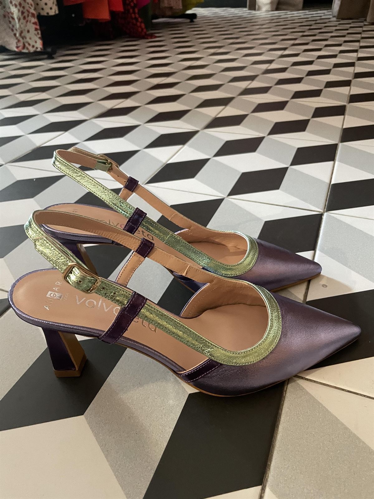 Stiletto Angari metalizado violeta - Imagen 2