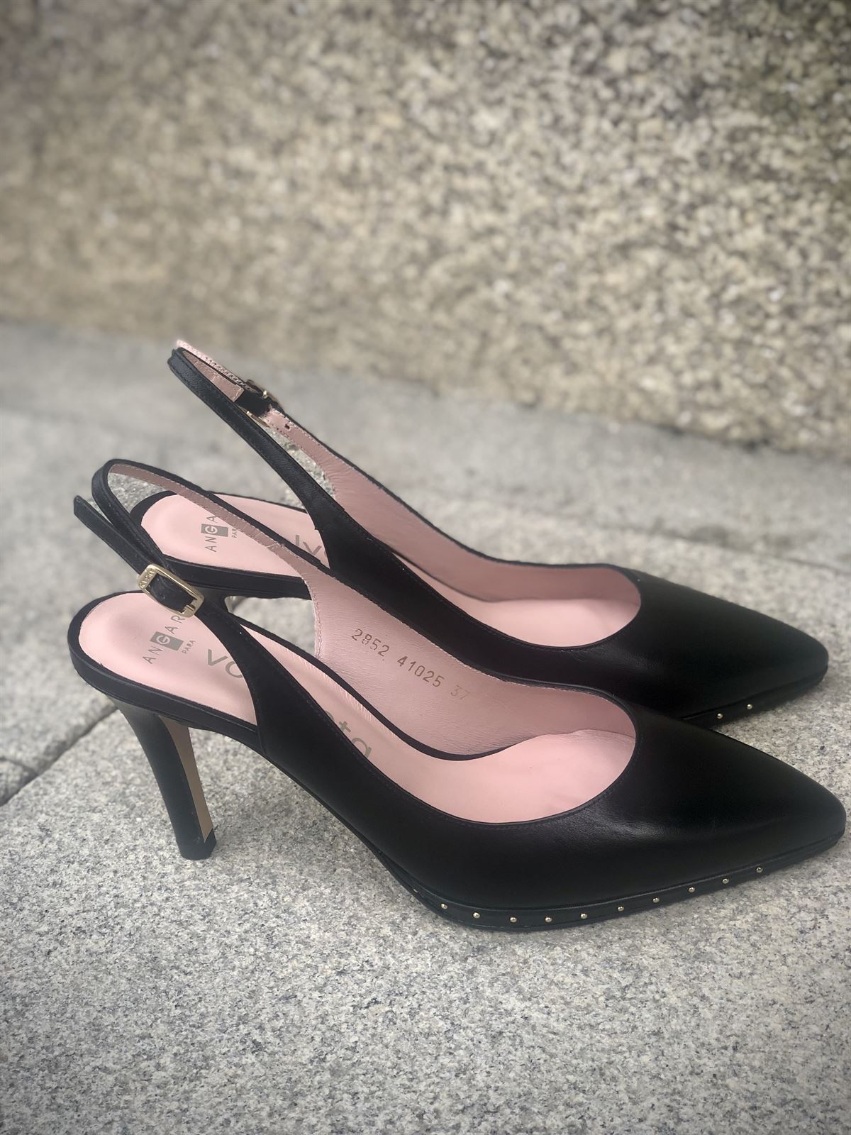 stiletto Angari negro tacón fino. - Imagen 3
