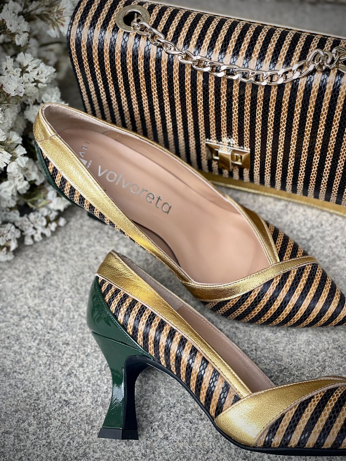 Zapatos stilettos 2025 dorados