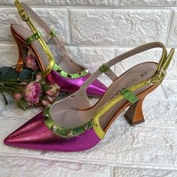 stiletto Angari Zapatos  metalizado colorido y tachas. - Imagen 1