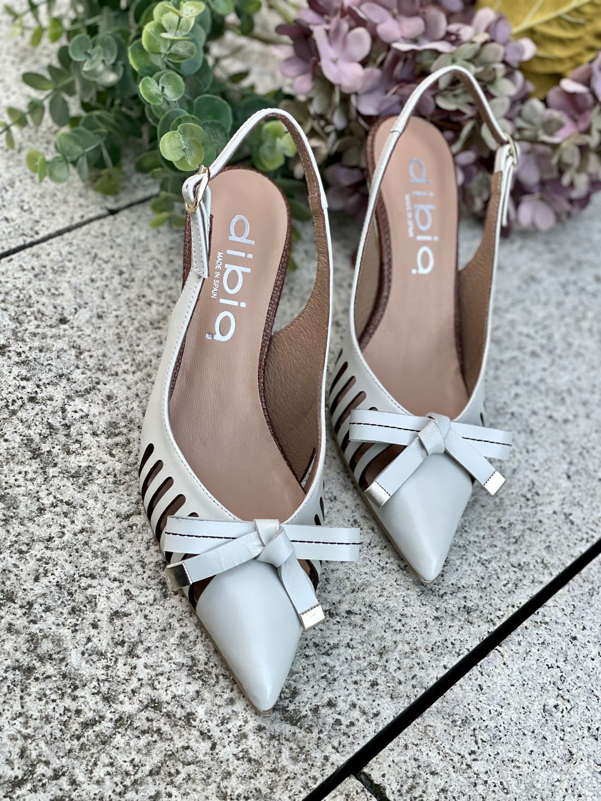 Stiletto tacón Dibia by Ezzio 56060 ante piel Color hielo - Imagen 1