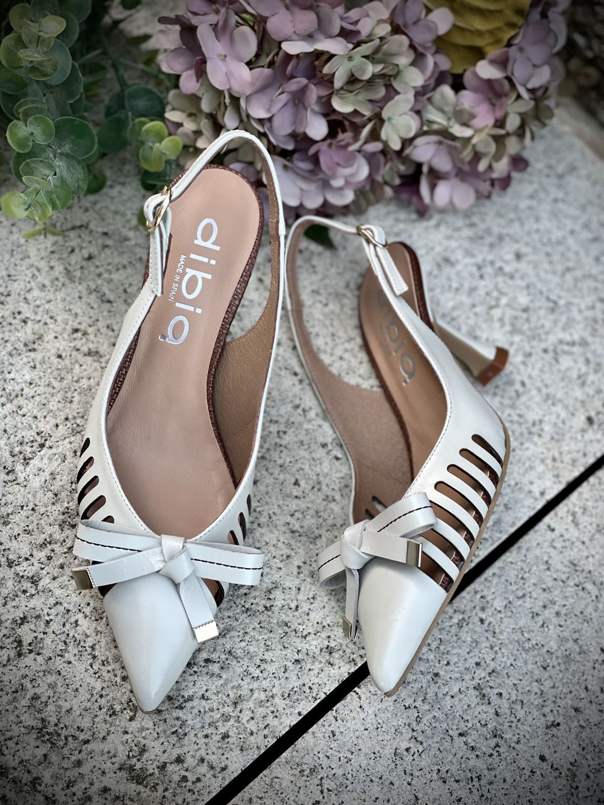 Stiletto tacón Dibia by Ezzio 56060 ante piel Color hielo - Imagen 4