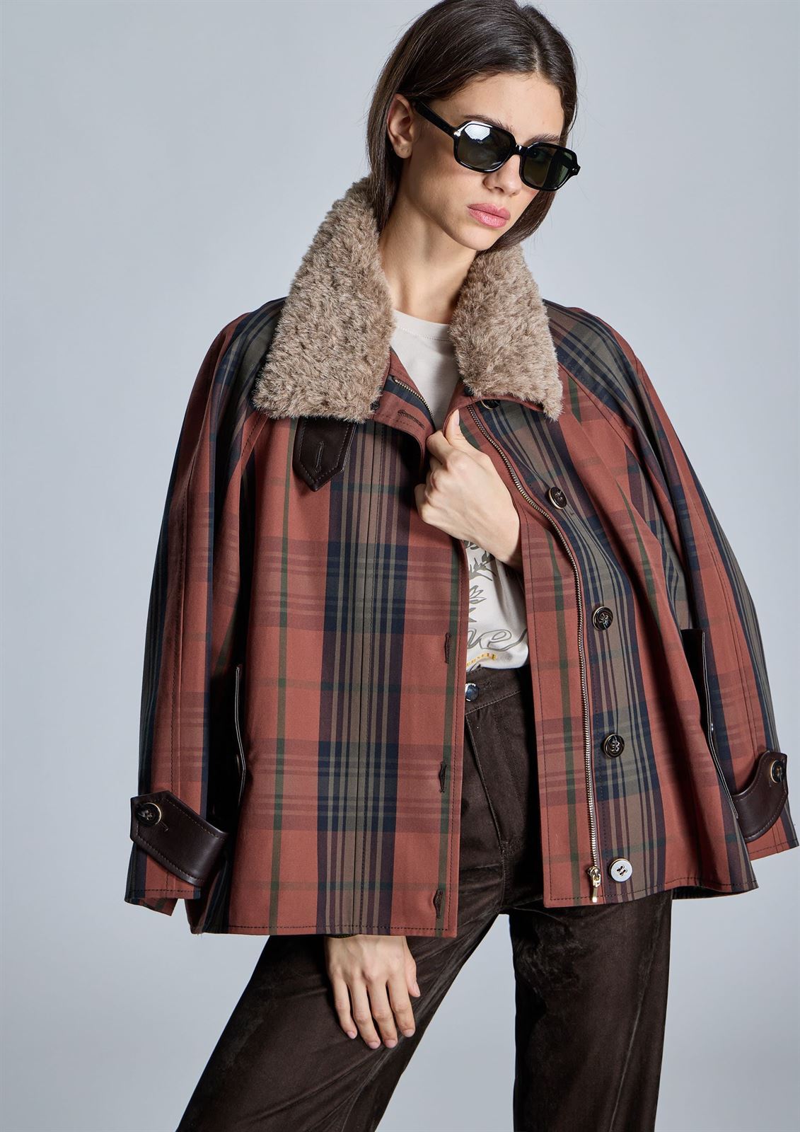 TRENCH Alba Conde 5670-380-81 Cuadros cuello desmontable - Imagen 1