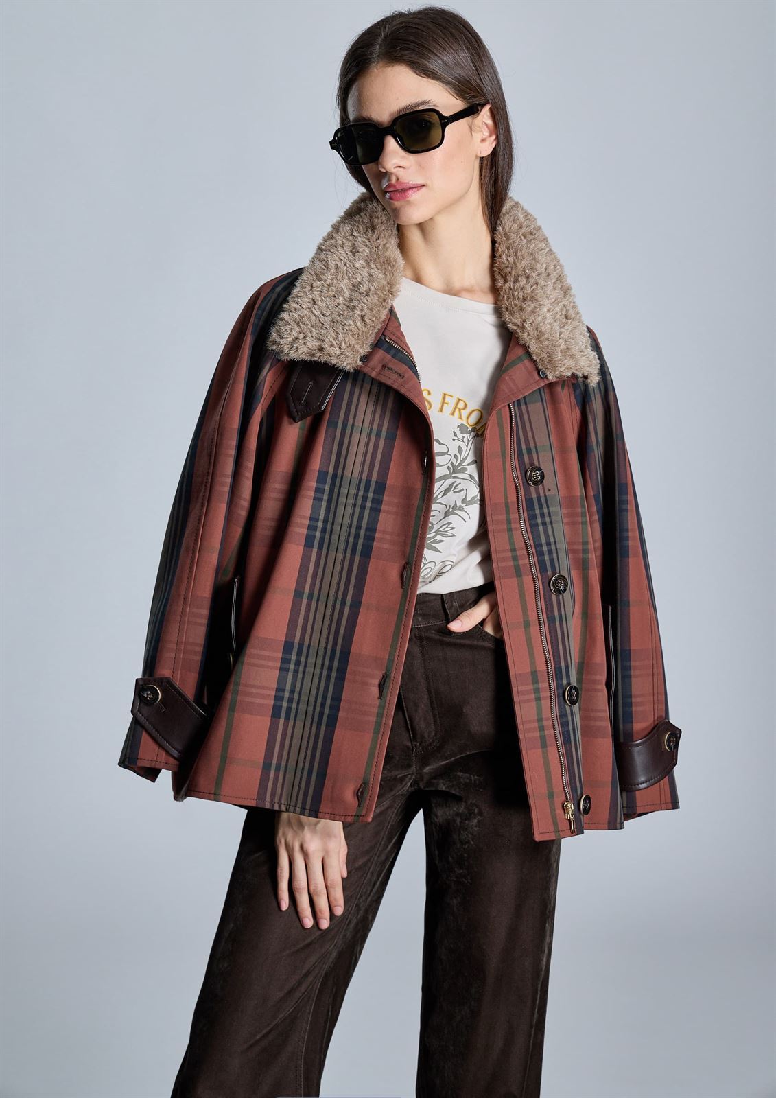 TRENCH Alba Conde 5670-380-81 Cuadros cuello desmontable - Imagen 3