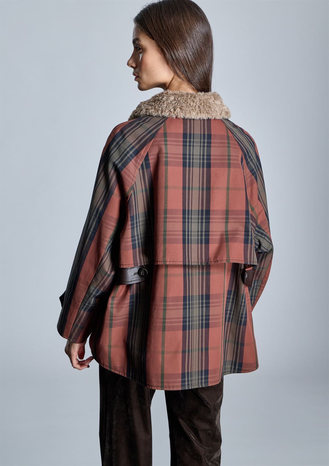 TRENCH Alba Conde 5670-380-81 Cuadros cuello desmontable - Imagen 4