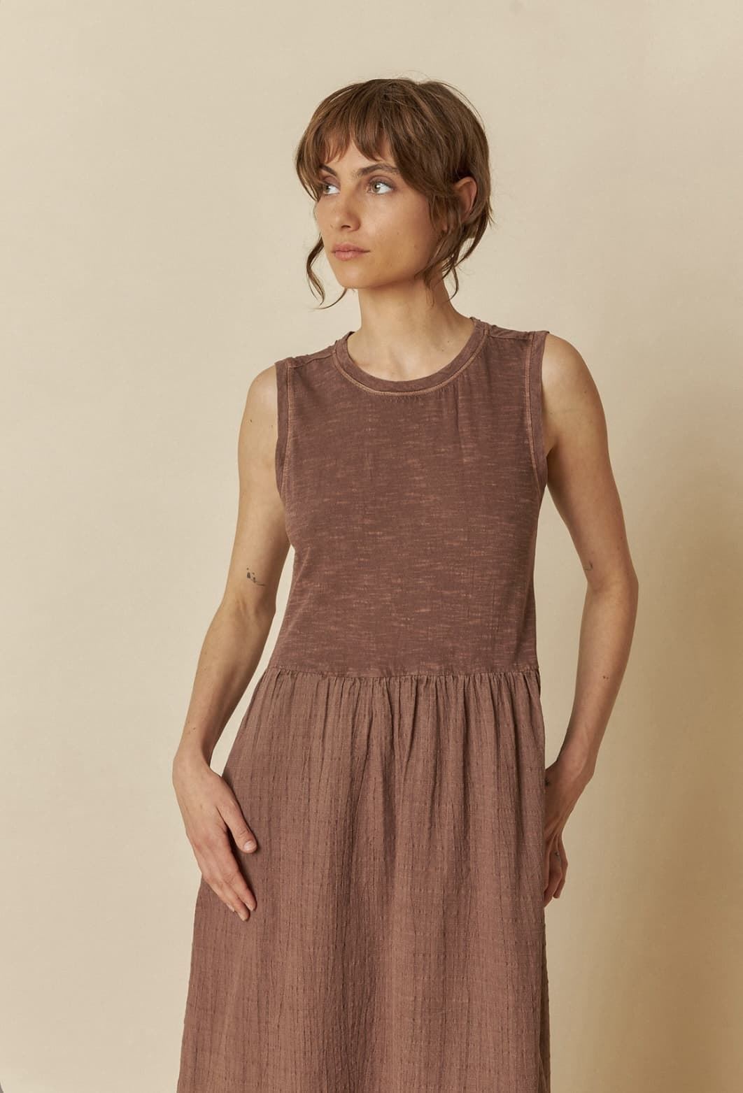 Vestido AD 370 Indi & Cold Efecto lavado chocolate - Imagen 2
