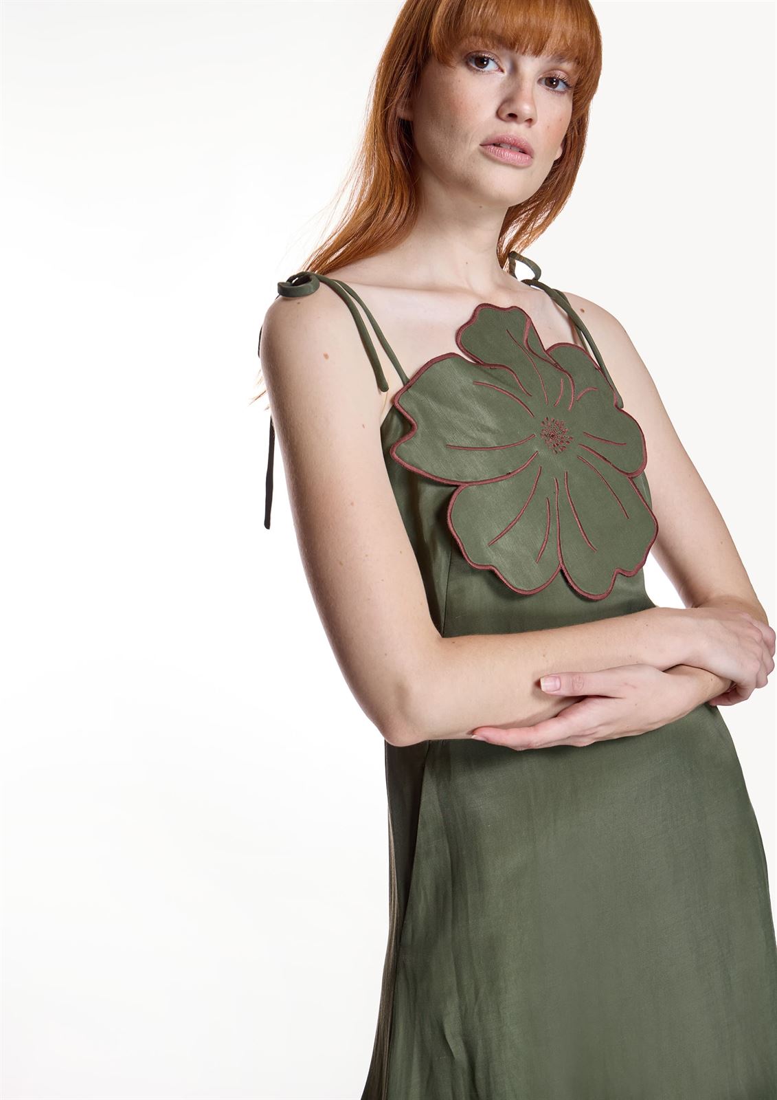 Vestido Alba conde 1409 flor delantero verde Kaki - Imagen 5