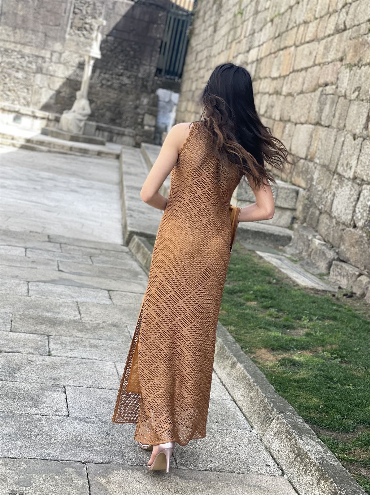 Vestido ARGGIDO 49500 punto crochet camel - Imagen 2