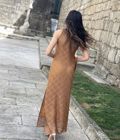 Vestido ARGGIDO 49500 punto crochet camel - Imagen 2