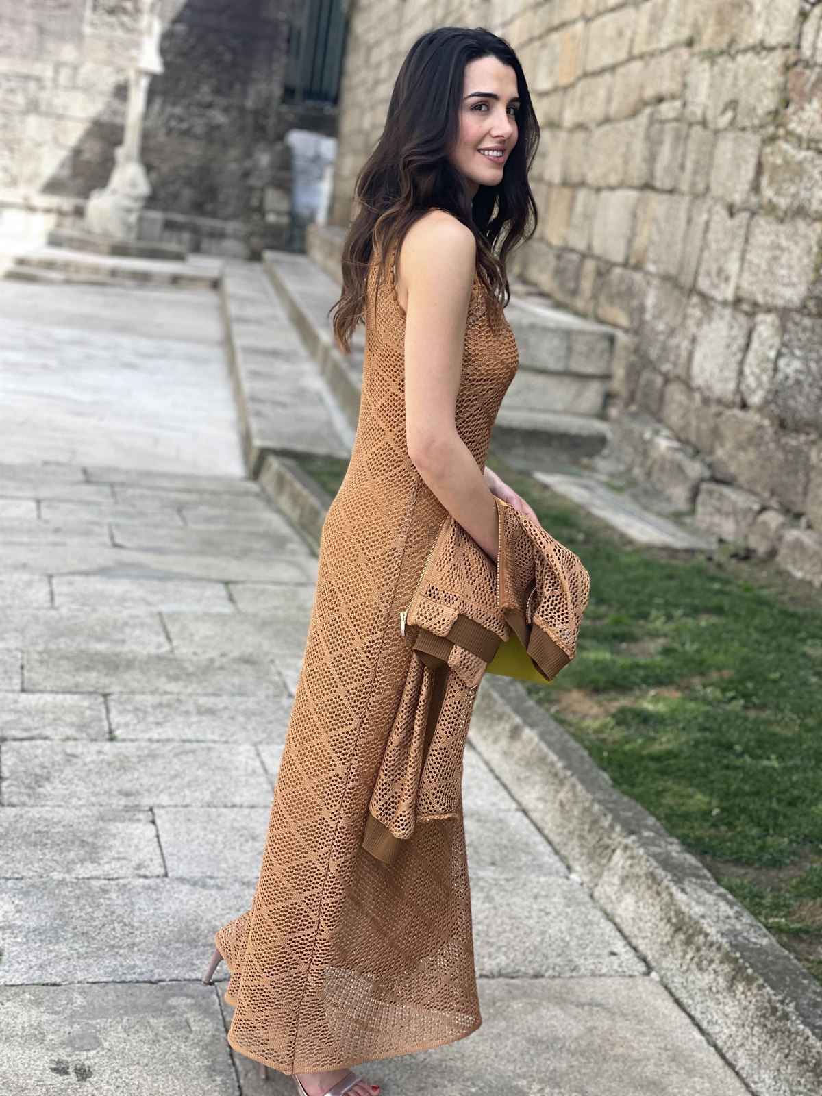 Vestido ARGGIDO 49500 punto crochet camel - Imagen 4