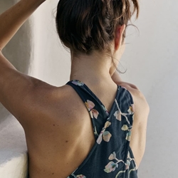 Vestido Indi & Cold  AD100 Espalda cruzada floral Navy marino - Imagen 1