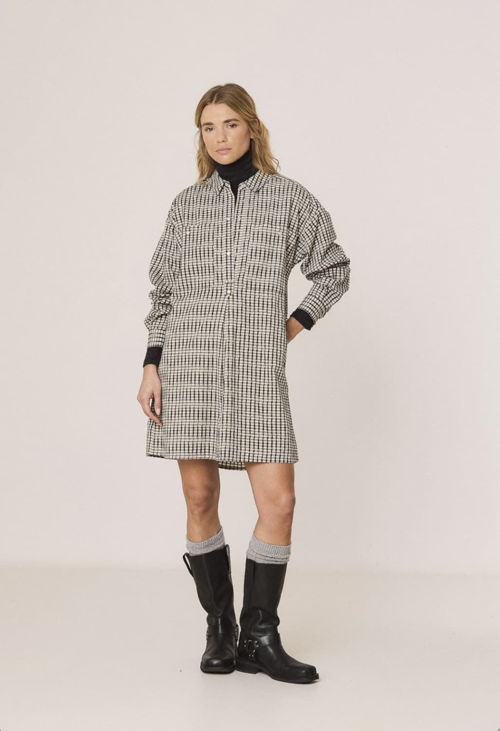 VESTIDO Indi & Cold  AD130 corto oversize negro - Imagen 5