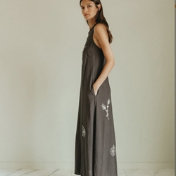 Vestido Indi & Cold   AD180 BORDADO NATURALEZA  gris LINO CARBÓN - Imagen 2