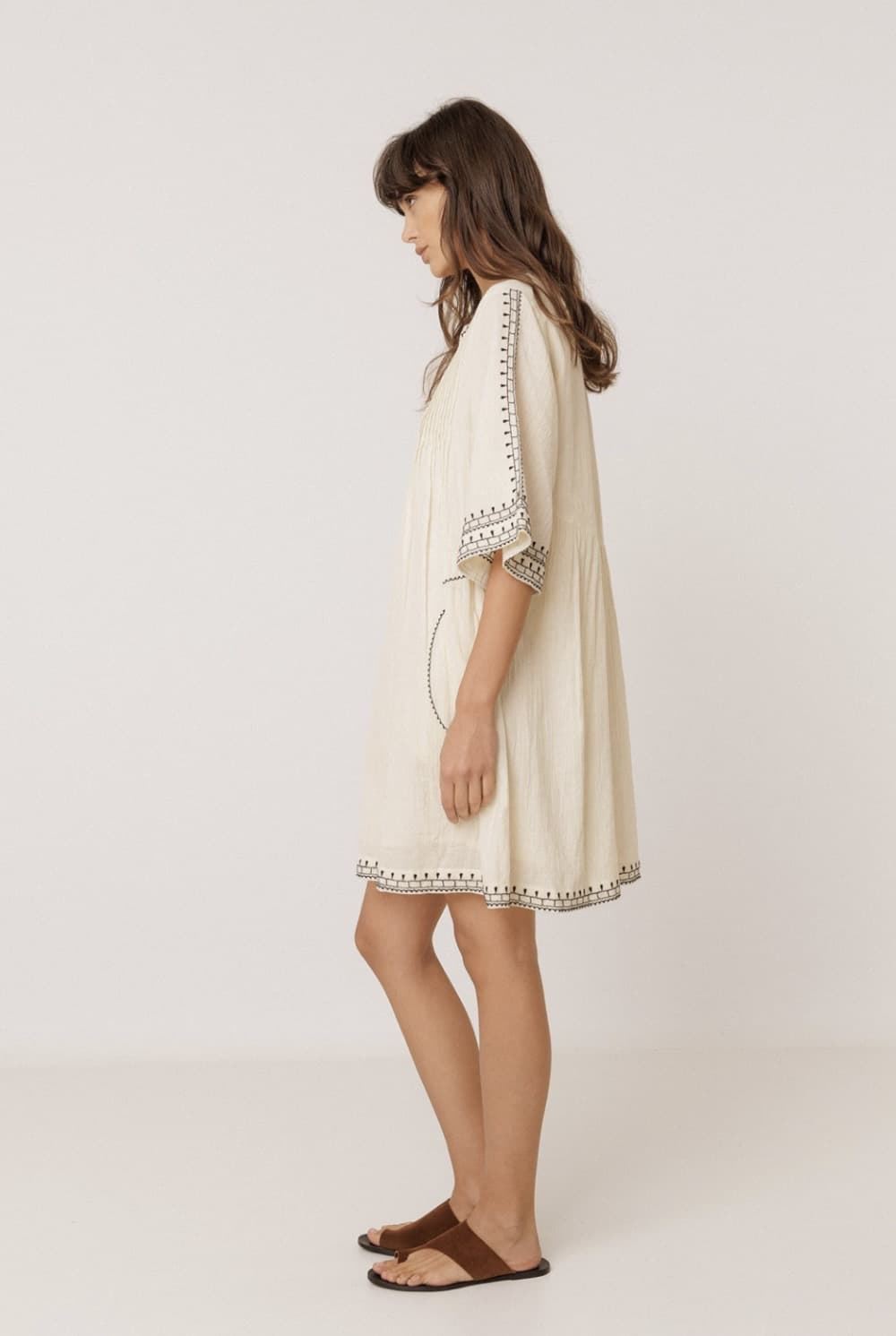 Vestido Indi & Cold  AD188 BORDADO A CONTRASTE crudo - Imagen 2