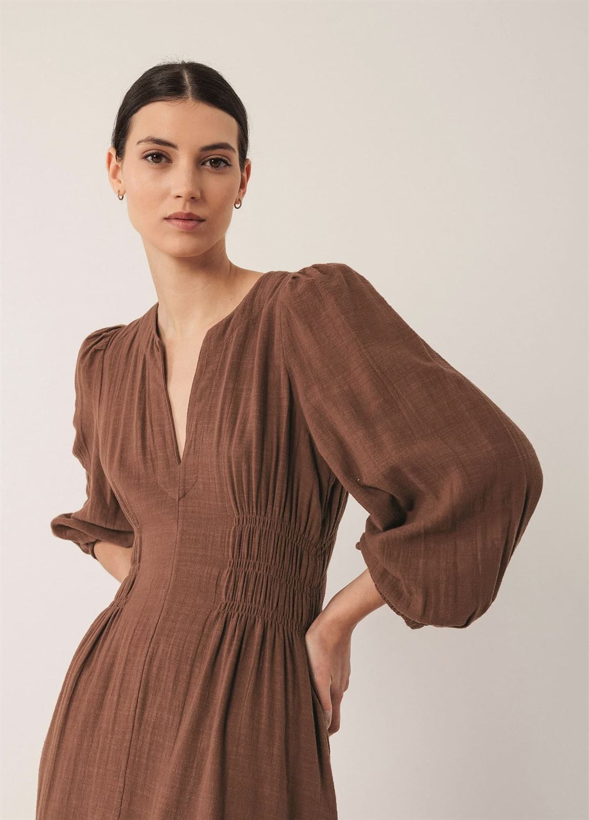Vestido Indi & Cold algodón crepado marrón tabaco - Imagen 1