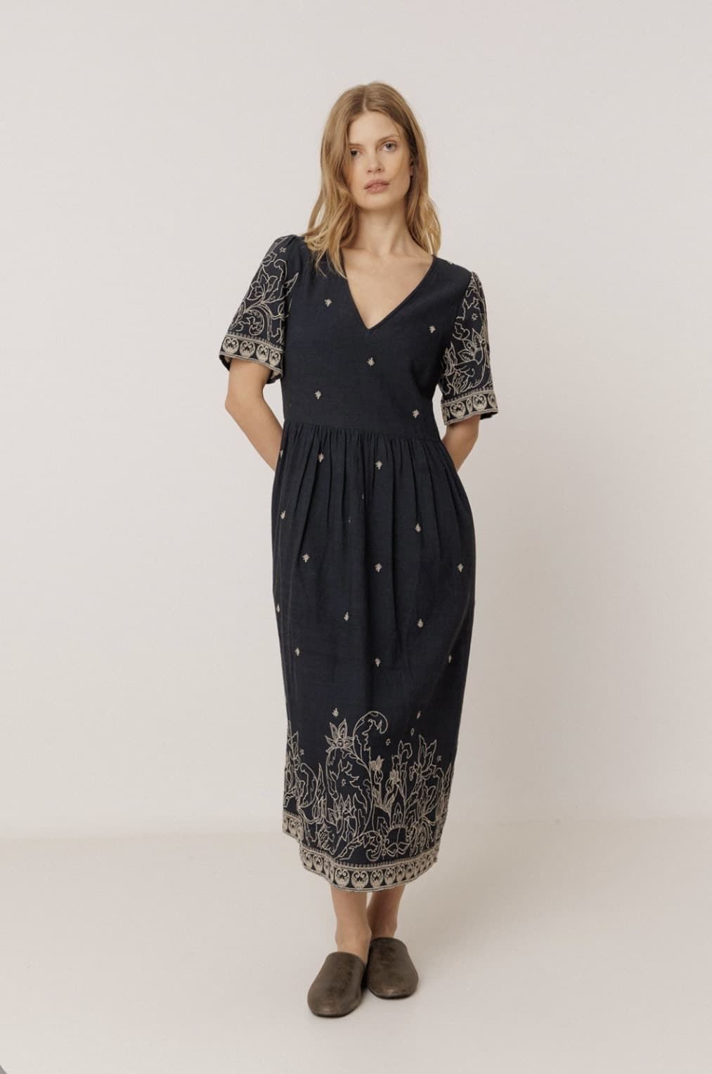 Vestido Indi & Cold BK170V ESTIDO BORDADO Navy azul - Imagen 2