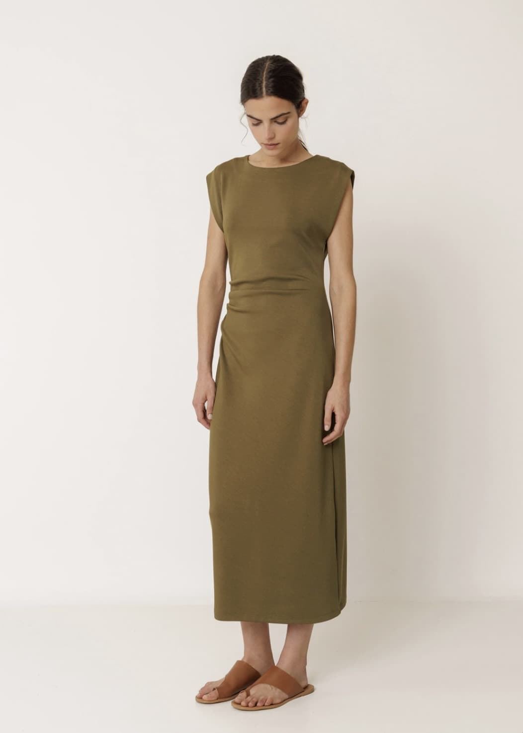 Vestido Indi & Cold NM440 AJUSTADO PLIEGUES  verde khaki - Imagen 2