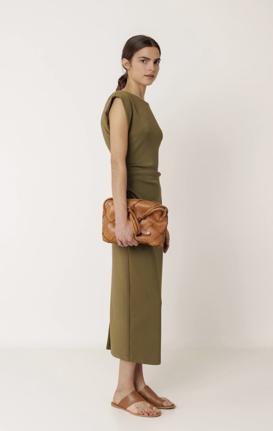 Vestido Indi & Cold NM440 AJUSTADO PLIEGUES  verde khaki - Imagen 3