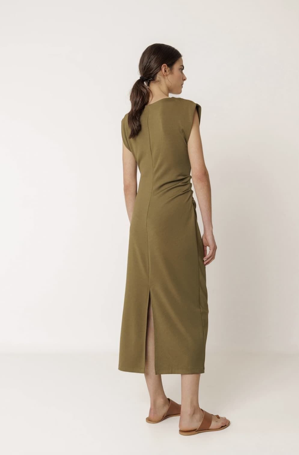 Vestido Indi & Cold NM440 AJUSTADO PLIEGUES  verde khaki - Imagen 4