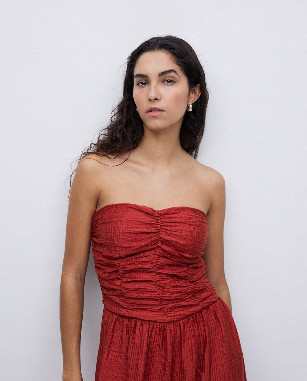 VESTIDO Yerse 42888 LARGO DRAPEADO TERRACOTA - Imagen 3