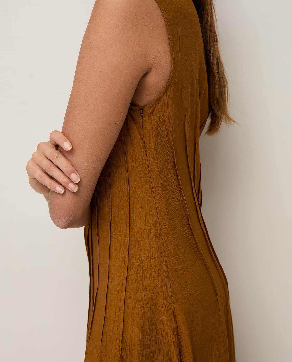 Vestido Yerse  44822 PICO LARGO PLISADO Ocre - Imagen 2