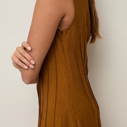 Vestido Yerse 44822 PICO LARGO PLISADO Ocre - Imagen 2