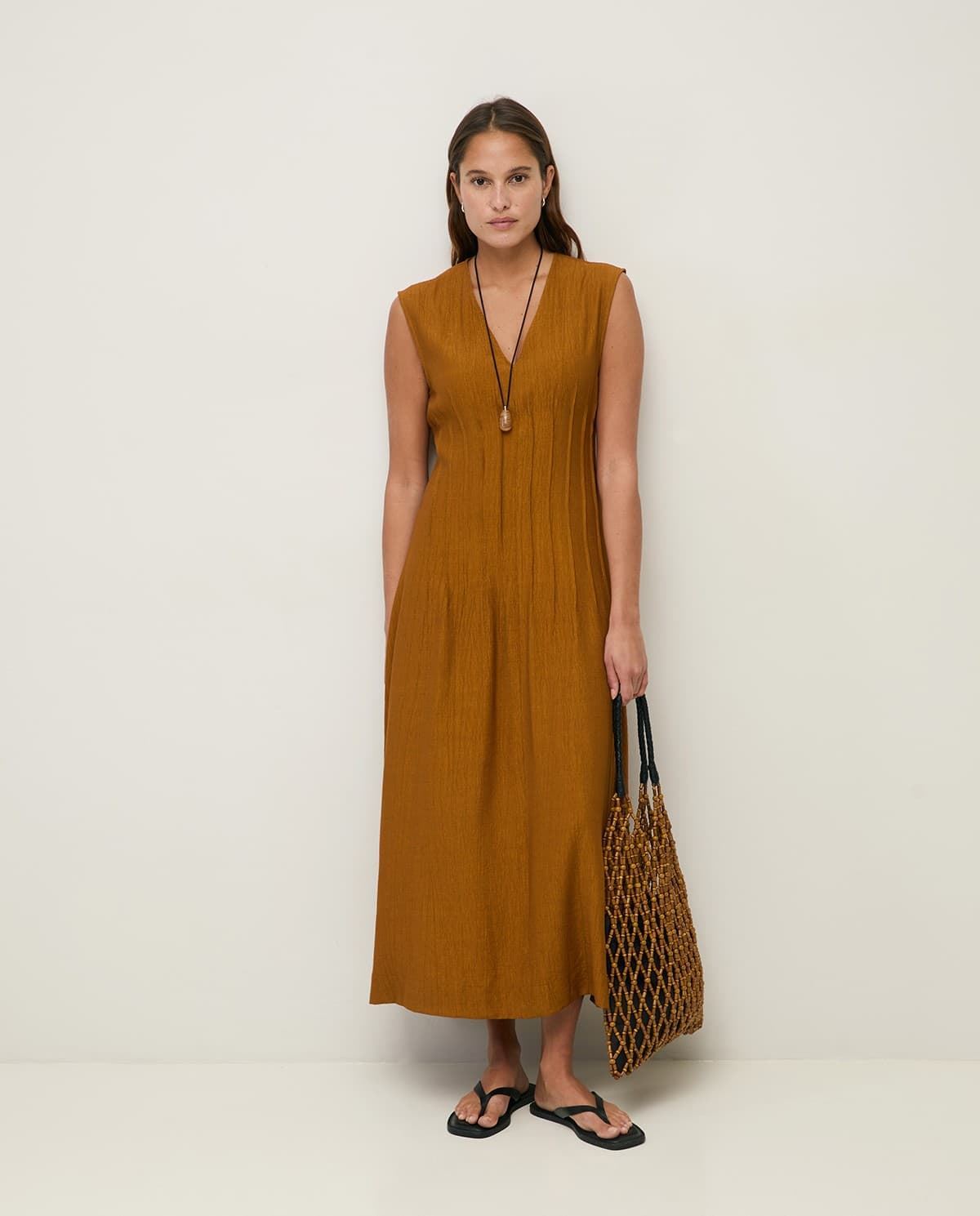 Vestido Yerse  44822 PICO LARGO PLISADO Ocre - Imagen 5