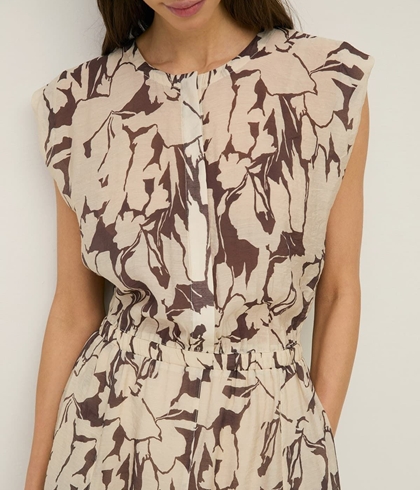 Vestido Yerse 44842 gasa fluido estampado marrones y crudos - Imagen 1