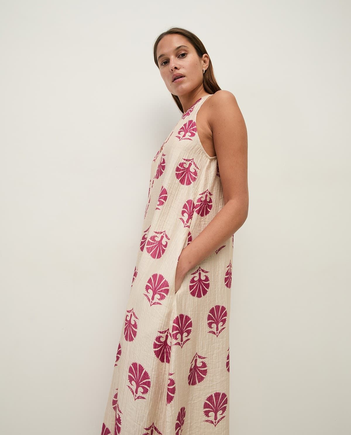 Vestido YERSE 44871 LARGO ESTAMPADO CON FRUNCES CRUDO FUCSIA - Imagen 1