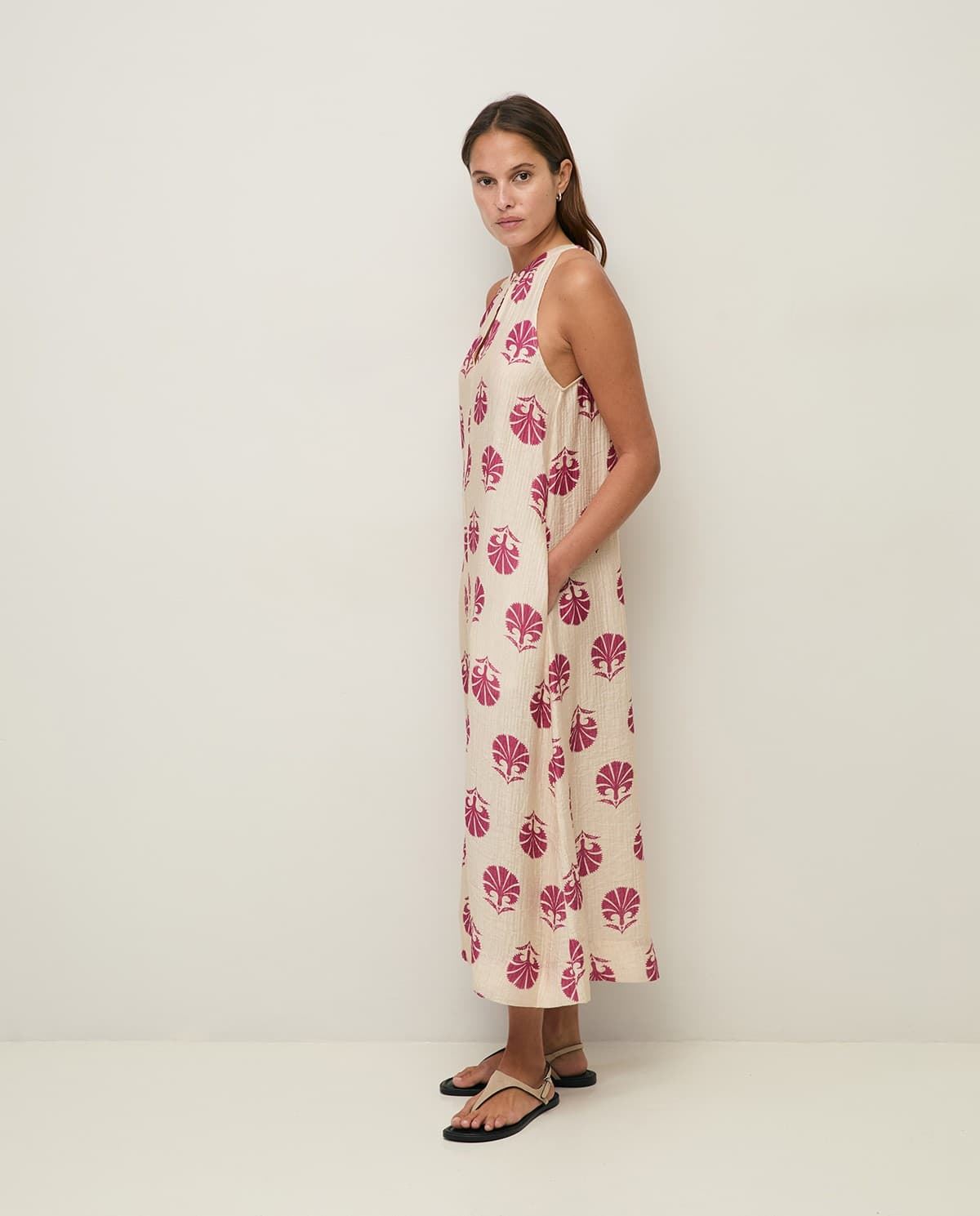 Vestido YERSE 44871 LARGO ESTAMPADO CON FRUNCES CRUDO FUCSIA - Imagen 3