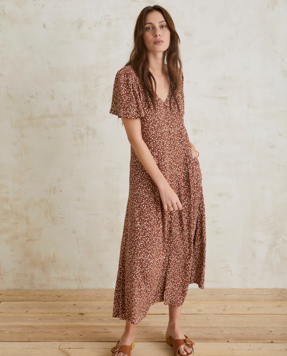 Vestido Yerse fluido lunares chocolate - Imagen 1