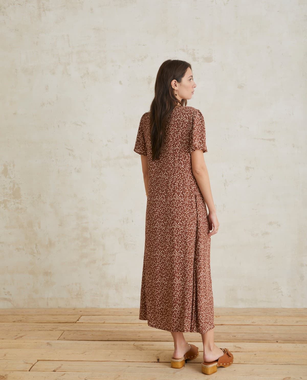 Vestido Yerse fluido lunares chocolate - Imagen 3