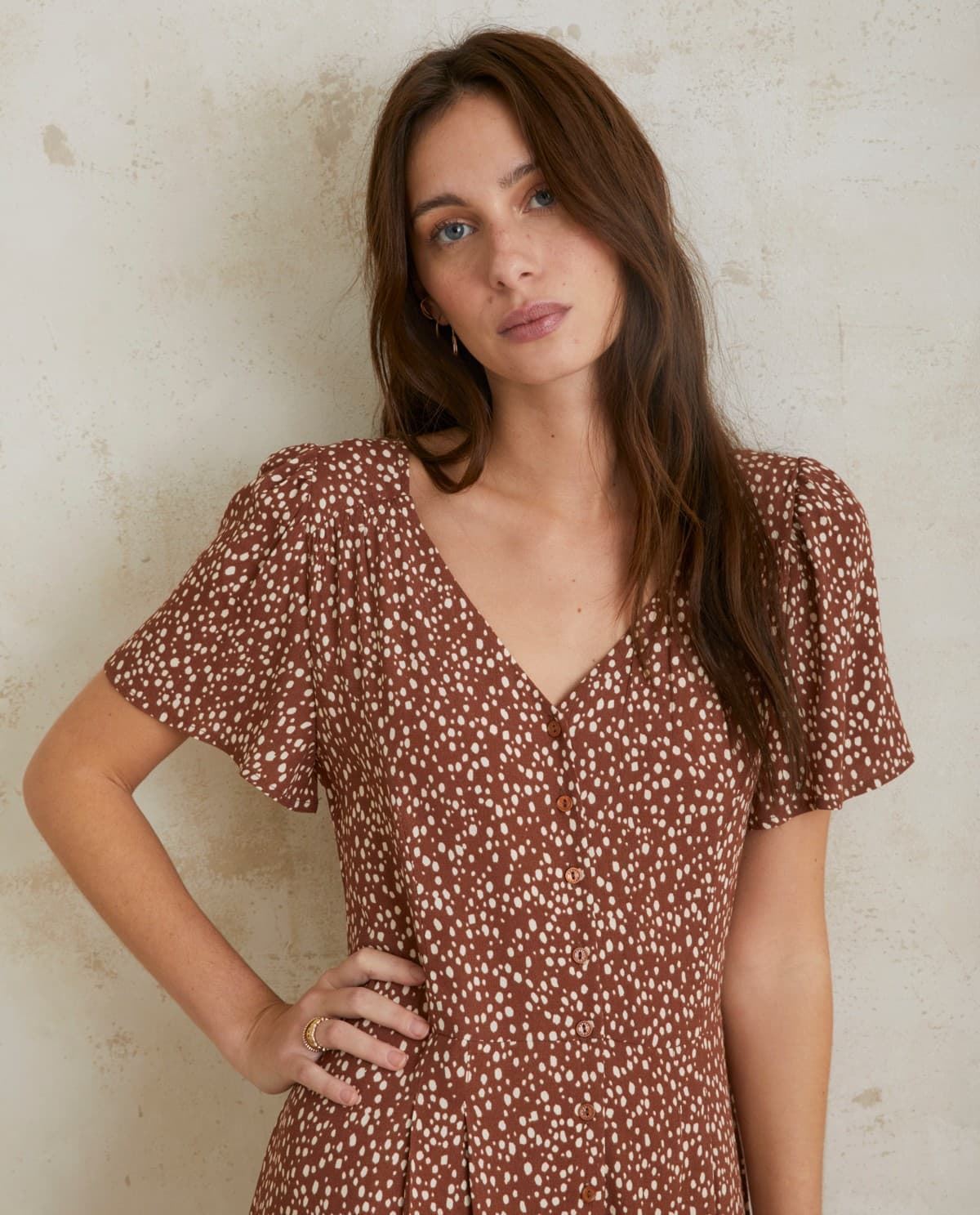 Vestido Yerse fluido lunares chocolate - Imagen 4