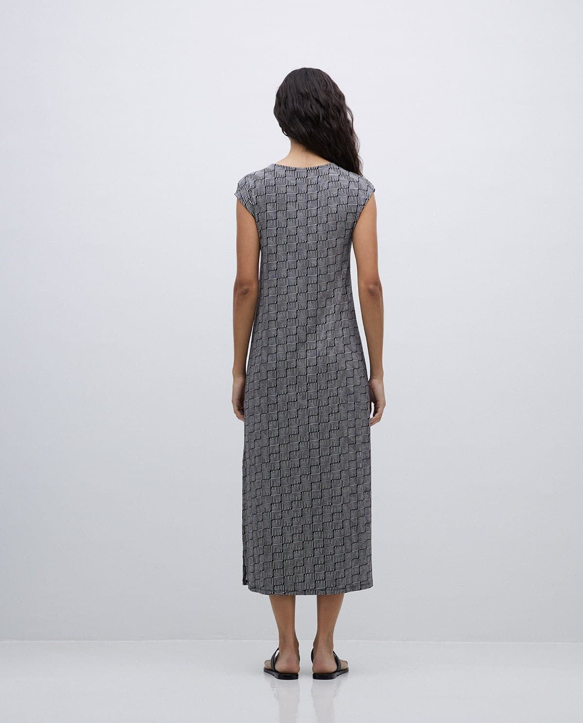VESTIDO Yerse Ref. 42122 MIDI GEOMÉTRICO NEGRO - Imagen 5