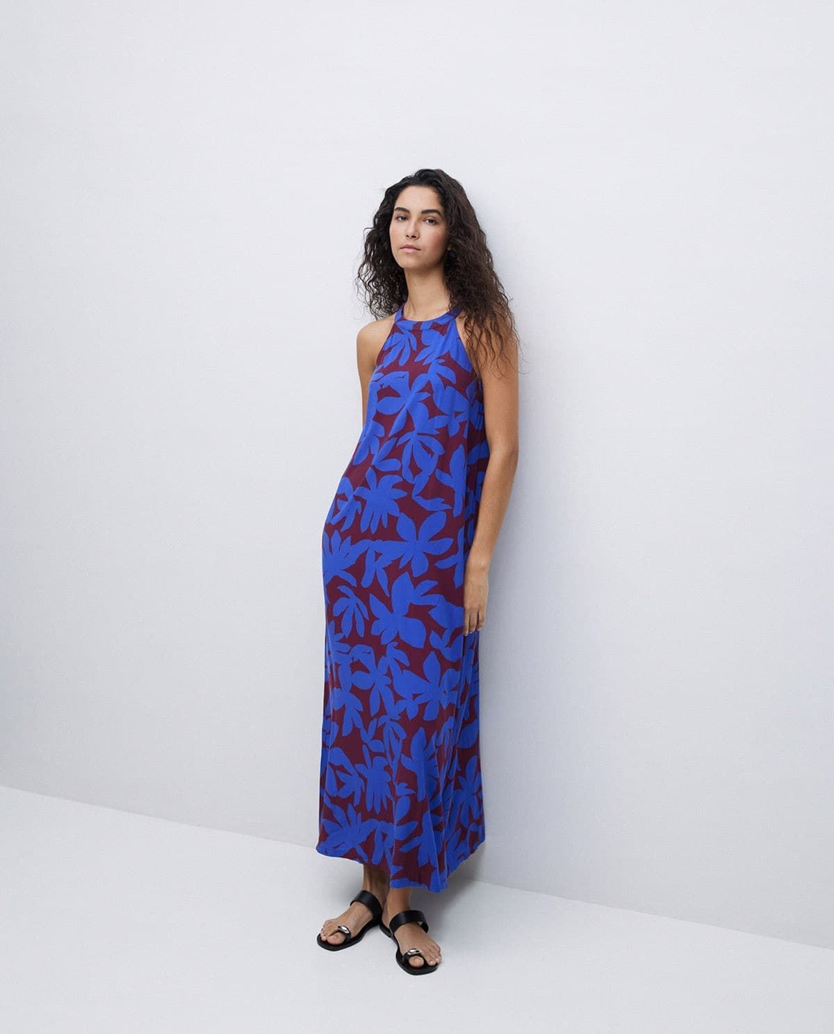VESTIDO Yerse Ref. 42881 LARGO CUELLO HALTER AZUL - Imagen 2