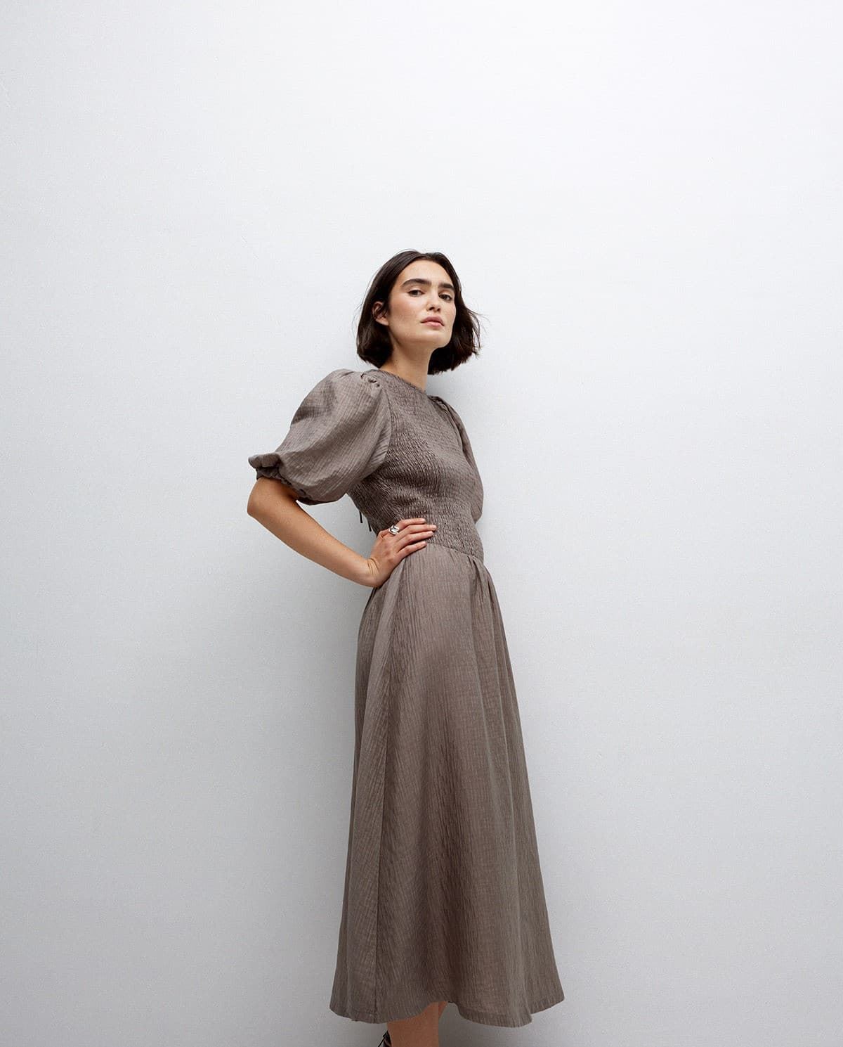VESTIDO Yerse   Ref. 42889 LARGO MANGA ABULLONADA CAQUI - Imagen 2