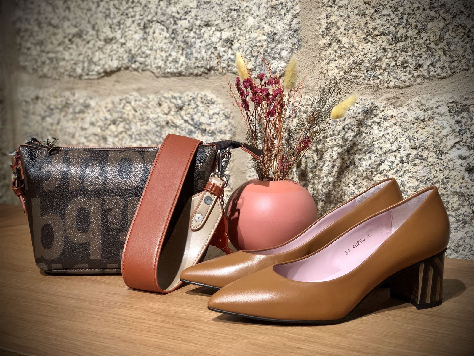 Zapato Angari camel tacón madera - Imagen 3