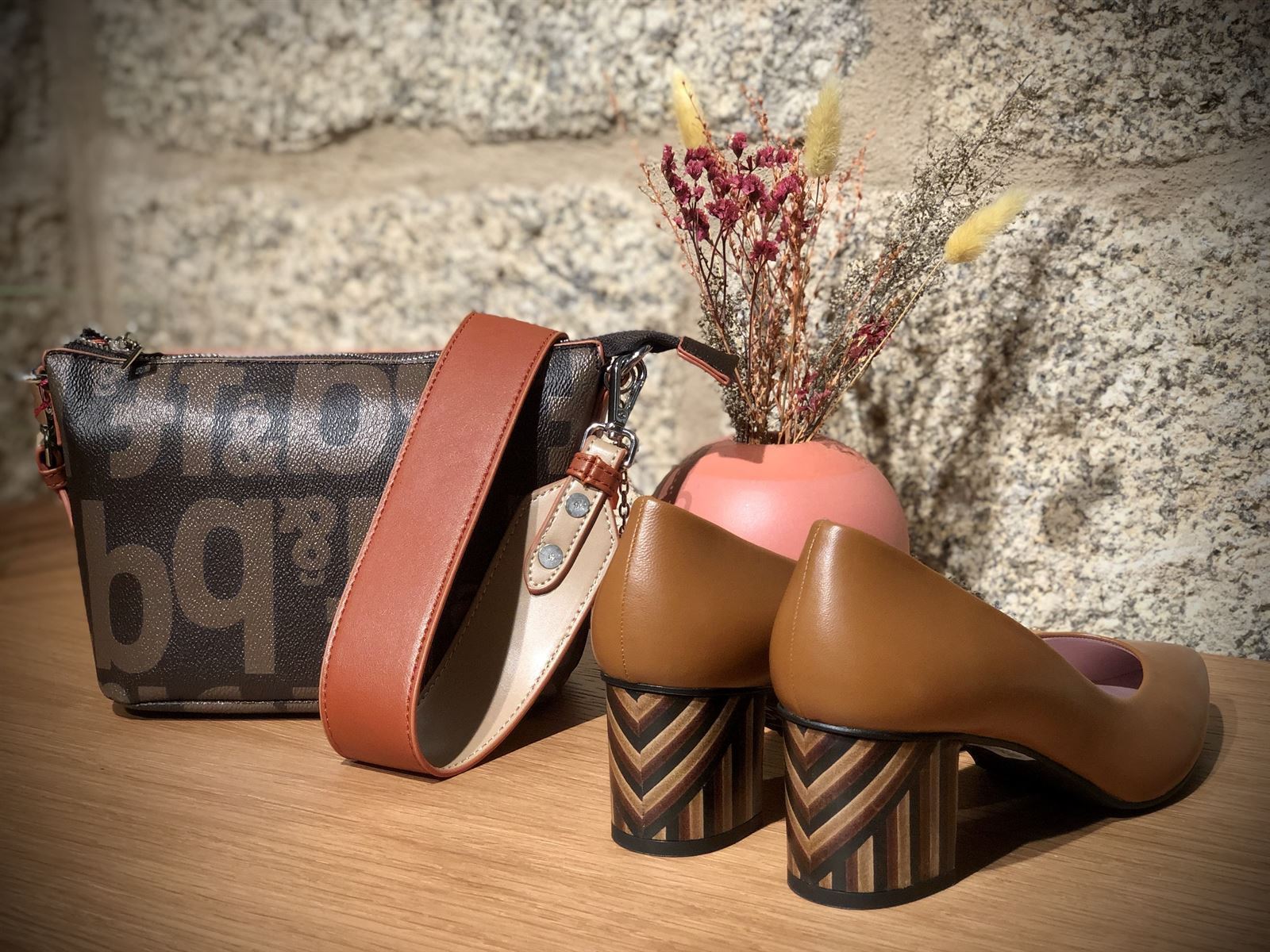 Zapato Angari camel tacón madera - Imagen 4
