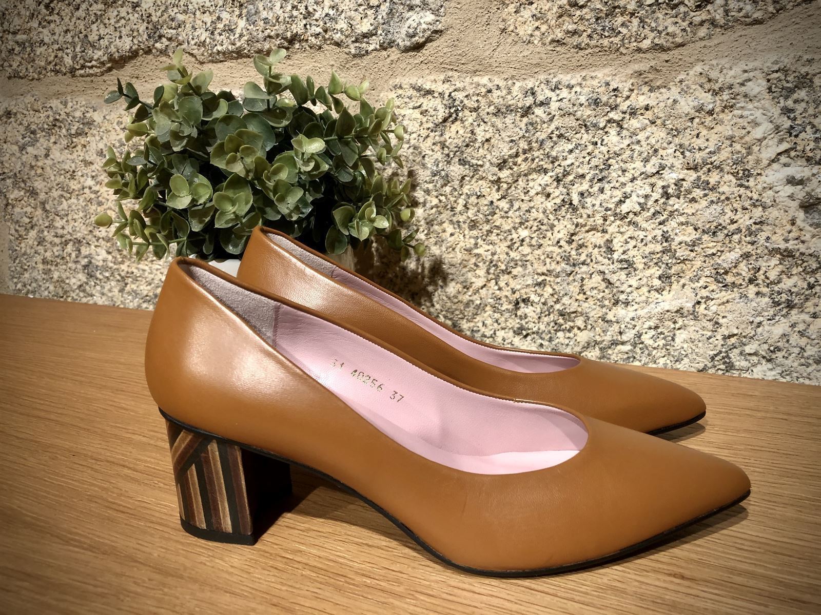 zapatos camel tacon