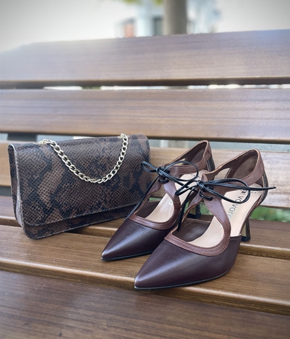 ZAPATO Angari de tacón 51061-AW25 cordón print chocolate - Imagen 1