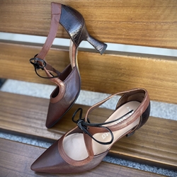 ZAPATO Angari de tacón 51061-AW25 cordón print chocolate - Imagen 2