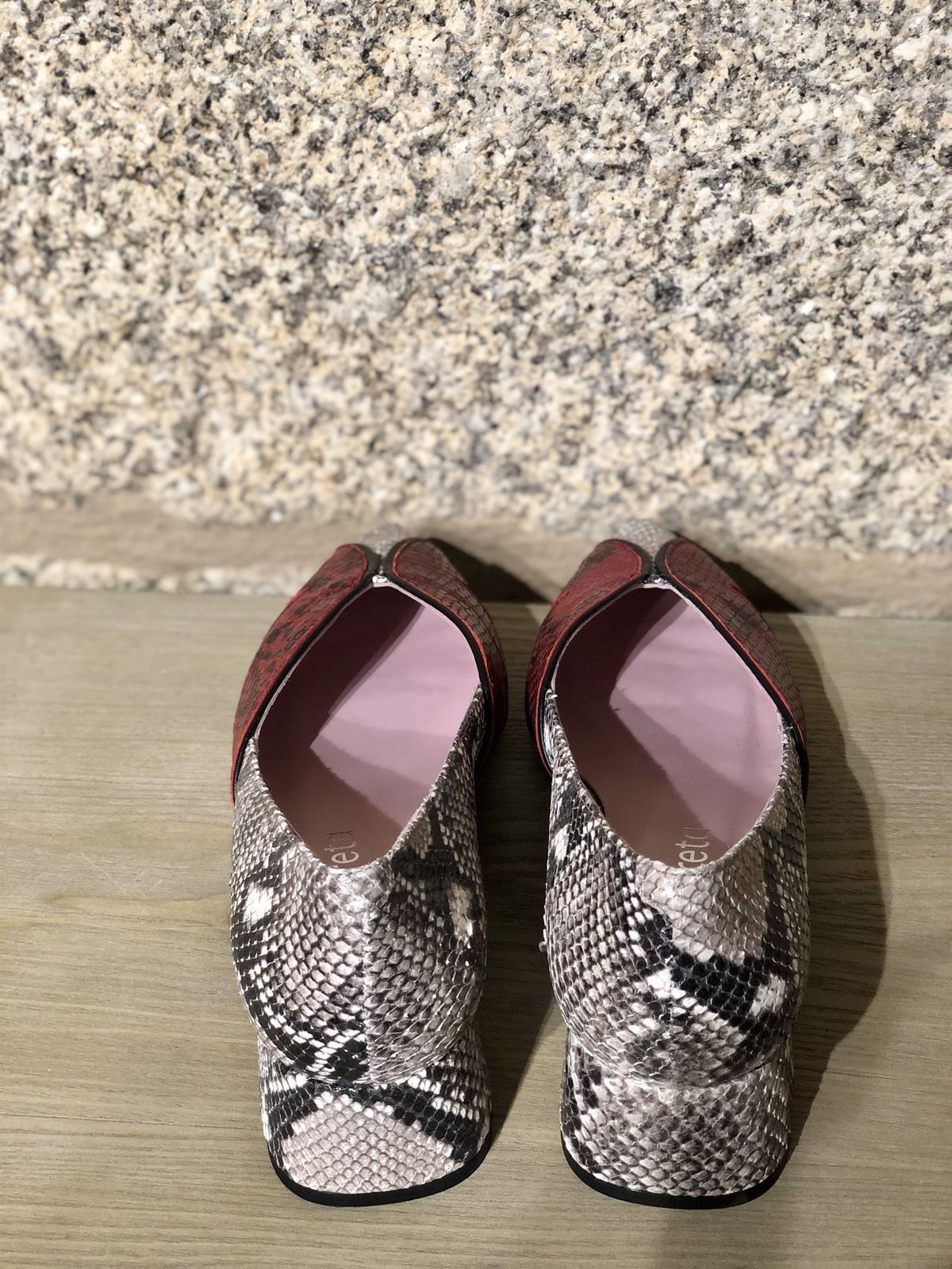Zapato Angari print gris y rojos - Imagen 3
